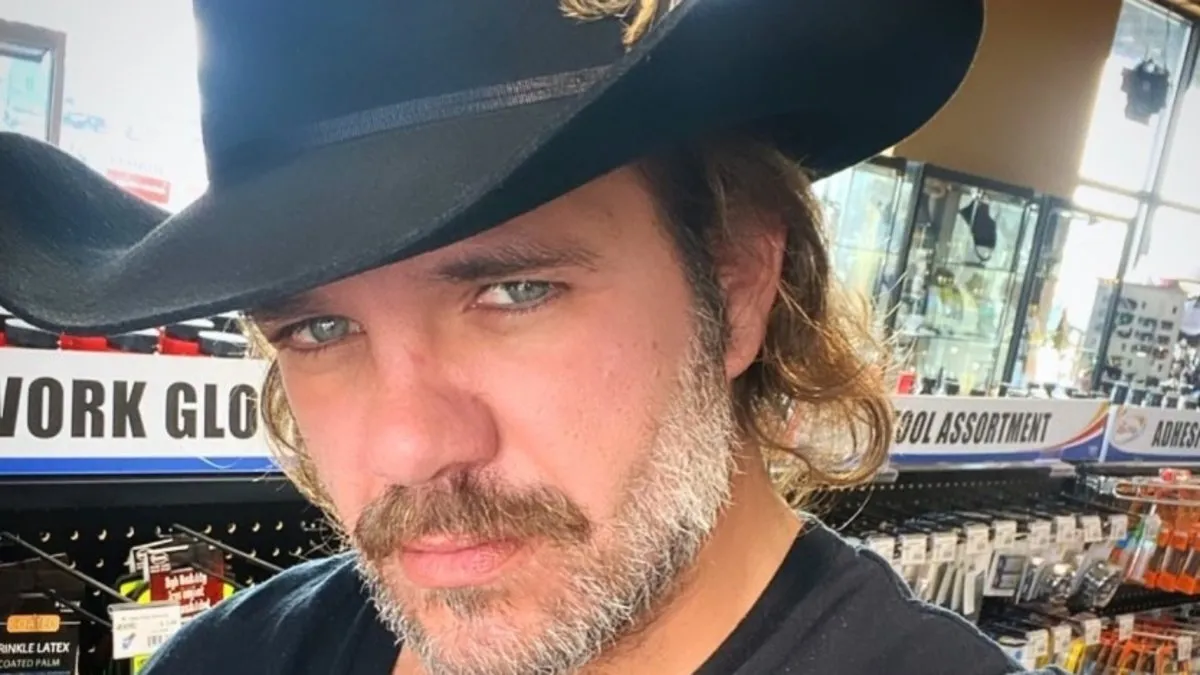 Yaprak Dökümü’nün Oğuz’u Tolga Karel yakışıklı oğlunu paylaştı sosyal medya yıkıldı! “Annesinin oğlu”