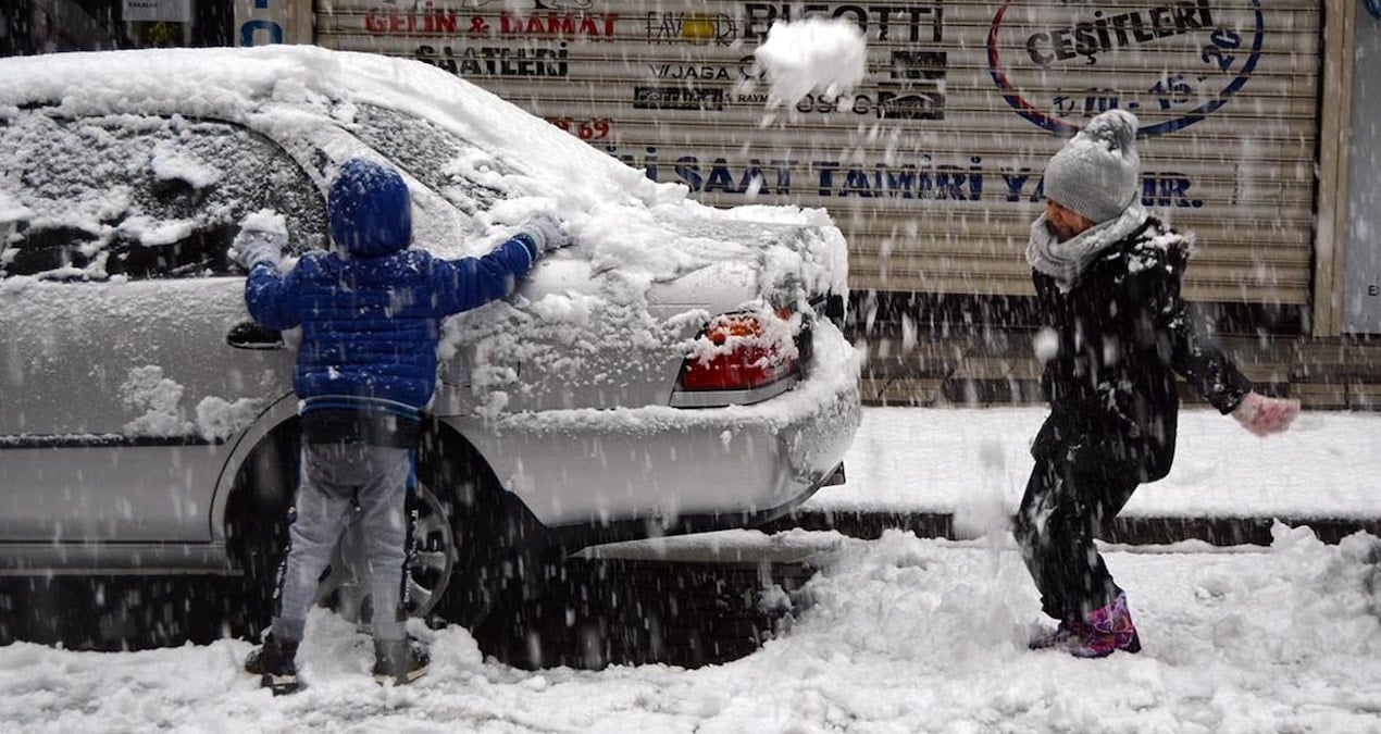 Kar bastırdı! İşte okulların tatil edildiği iller
