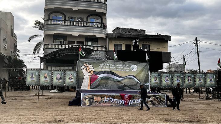 Son Dakika! Hamas ile İsrail arasında esir takası! 3 dilde pankart: Biz Tufanız